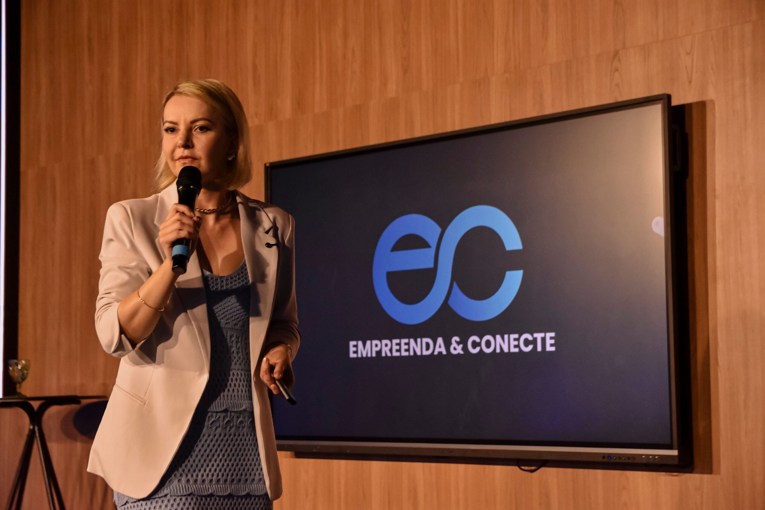 v2_677a0899-31b8-4609-a3cf-5927a072cd35 (1)